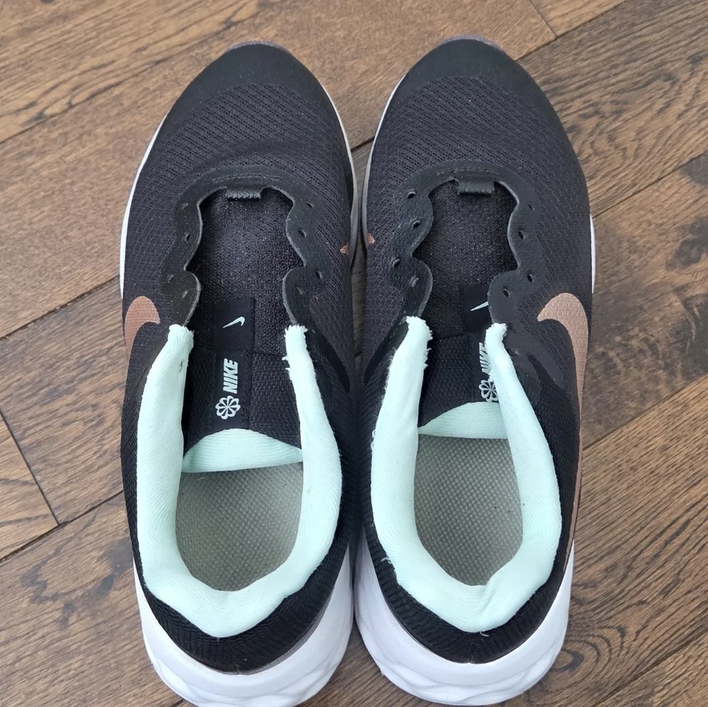Nike Revolution Running Sneakers   (dd1096-005) Size 5y Shoes Black Green Gold